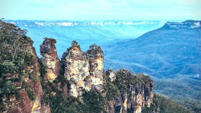 Three Sisters at Blue Mountains National Park in Australia - photo: Calvin via Unsplash